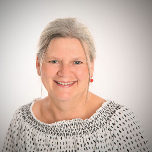 Frau Andrea Petri-Elsäßer